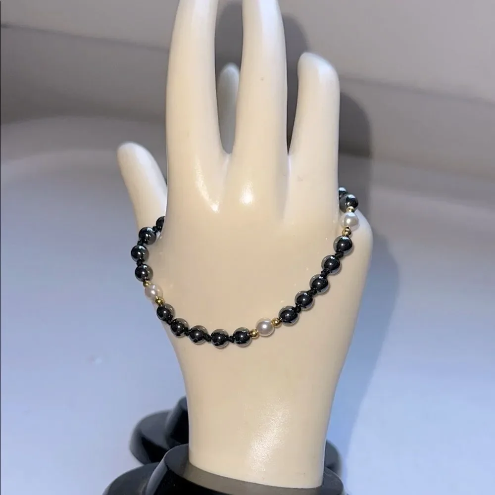 Shiny Dark Gray,‎ Faux Pearl and Gold Beaded Bracelet